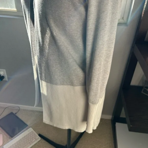 Stylish Gray Cardigan - Picture 2 of 6